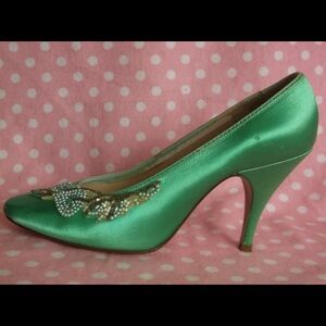 Vtg “Dyeable”green heels beaded detail 5 1/2 B